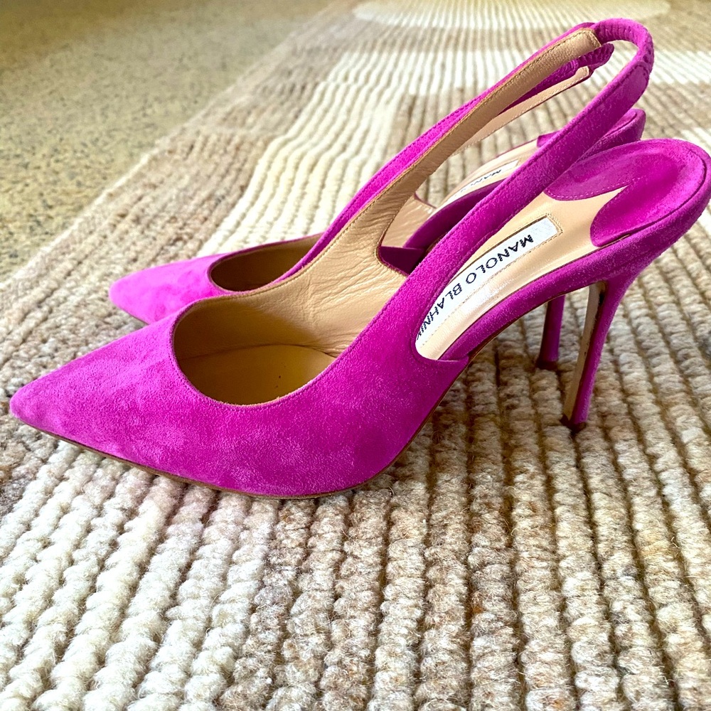 Manolo Blahnik Aura Suede Pink Slingback Pumps $750 7.5